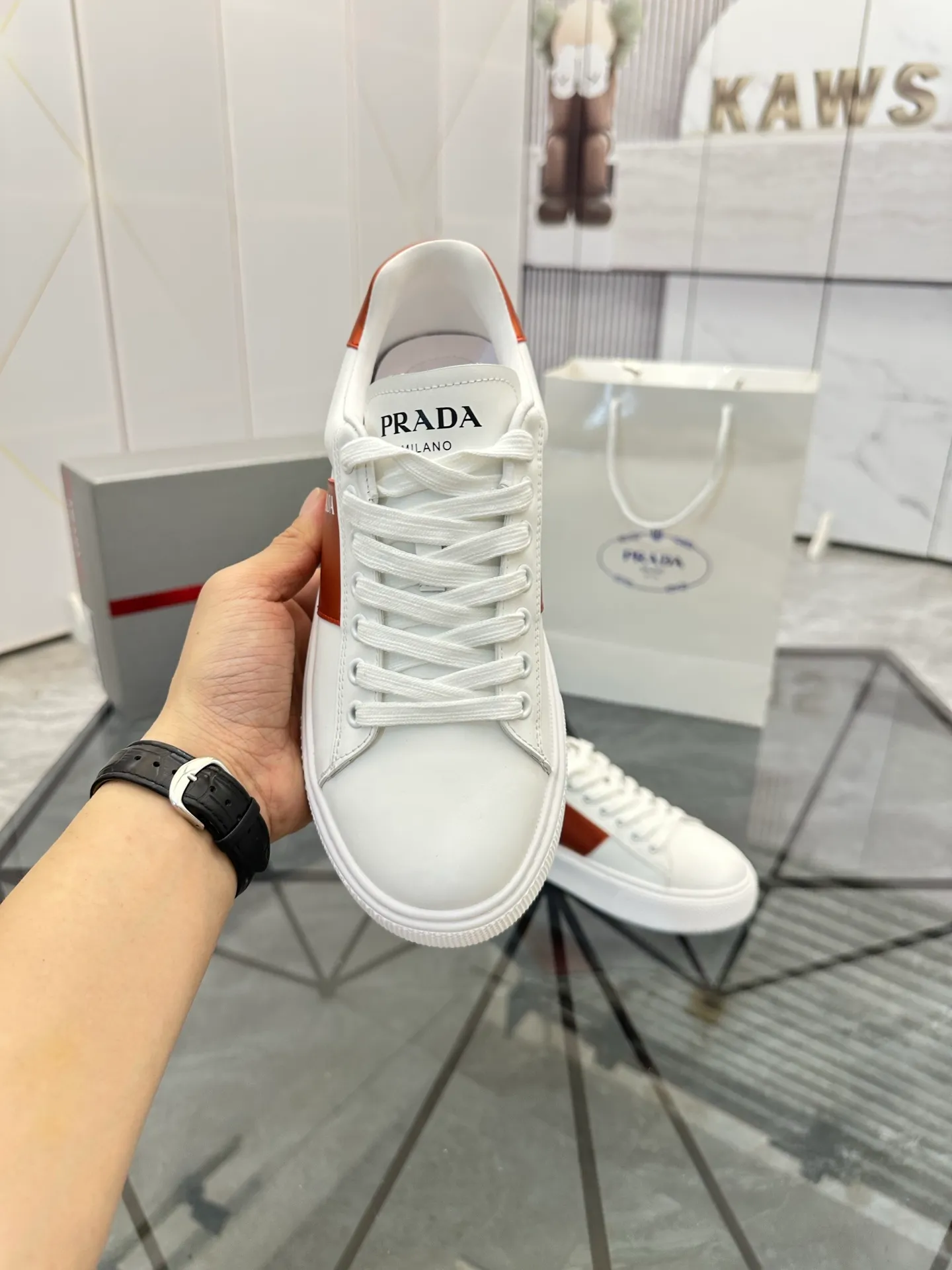 Men's shoes for sale💰: 💰P500¥ High-end top quality Product trademark: Prada * "Prada*" low-top casual shoes Regular size: 35-45 (can be customized to 46) Couple style Product materials: imported first-layer cowhide leather upper, water-dyed sheep lining, original outsole. No.: H201